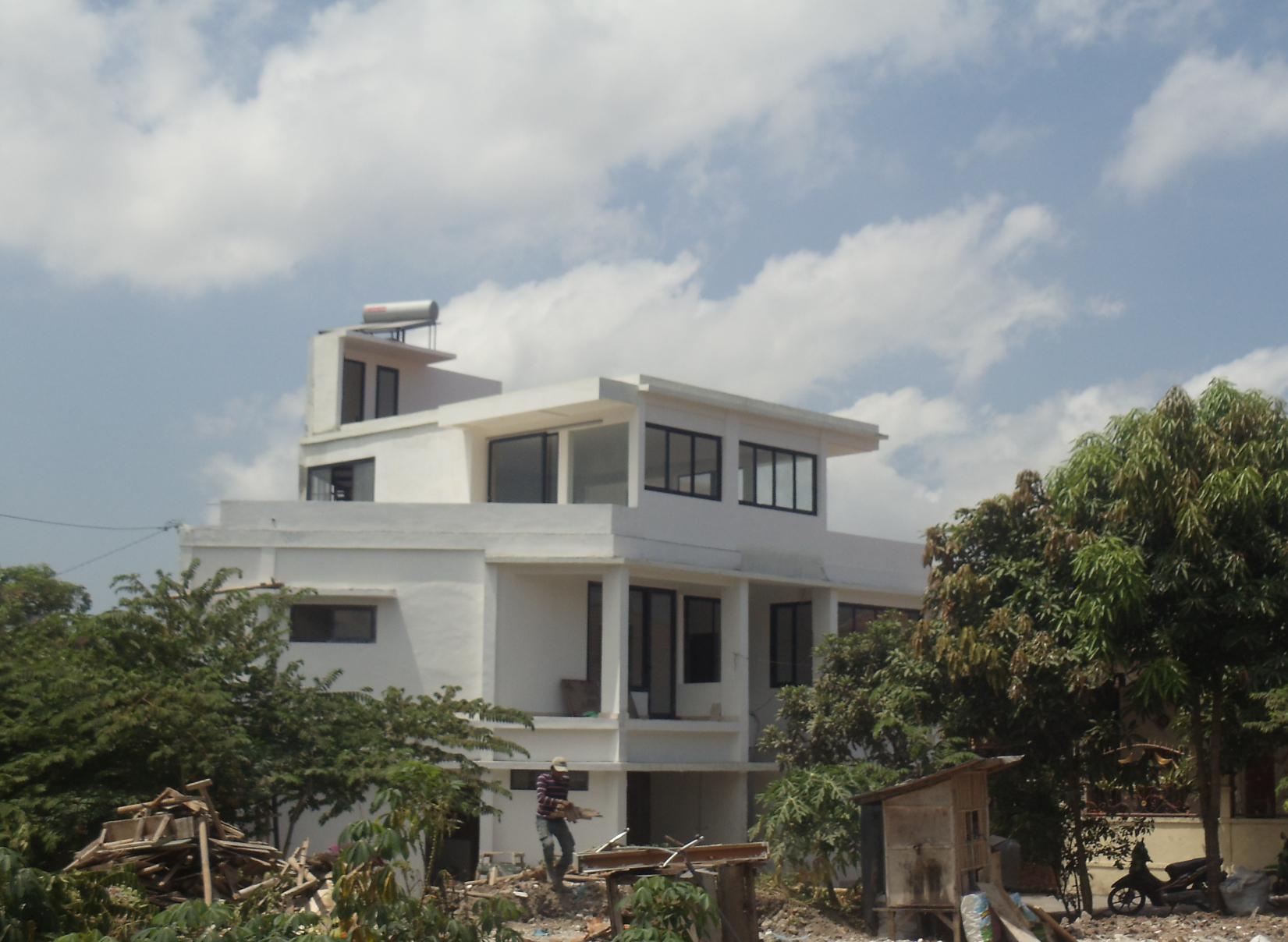VILLA 3 LANTAI